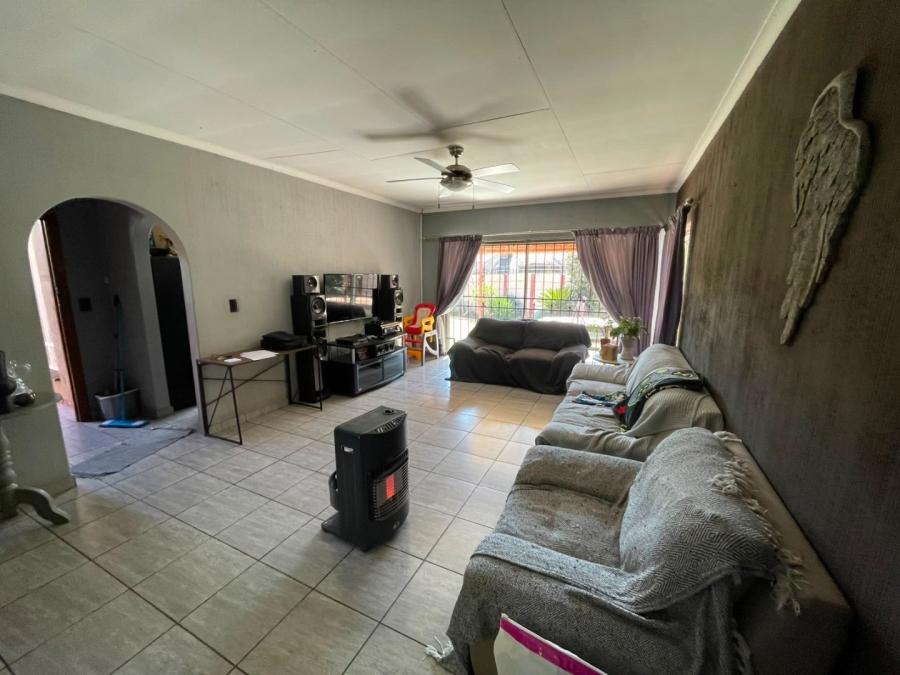 4 Bedroom Property for Sale in Verwoerdpark Gauteng