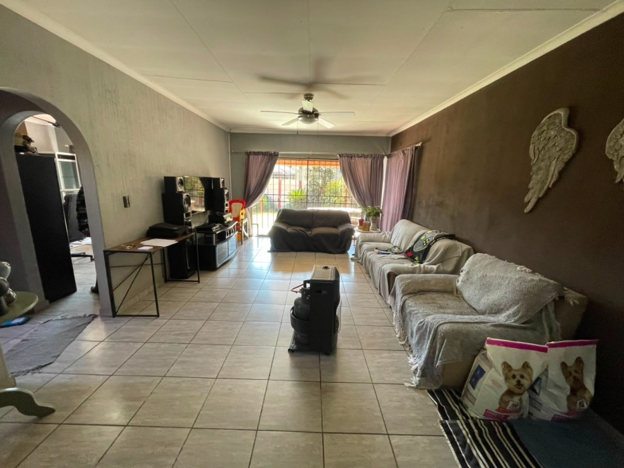 4 Bedroom Property for Sale in Verwoerdpark Gauteng
