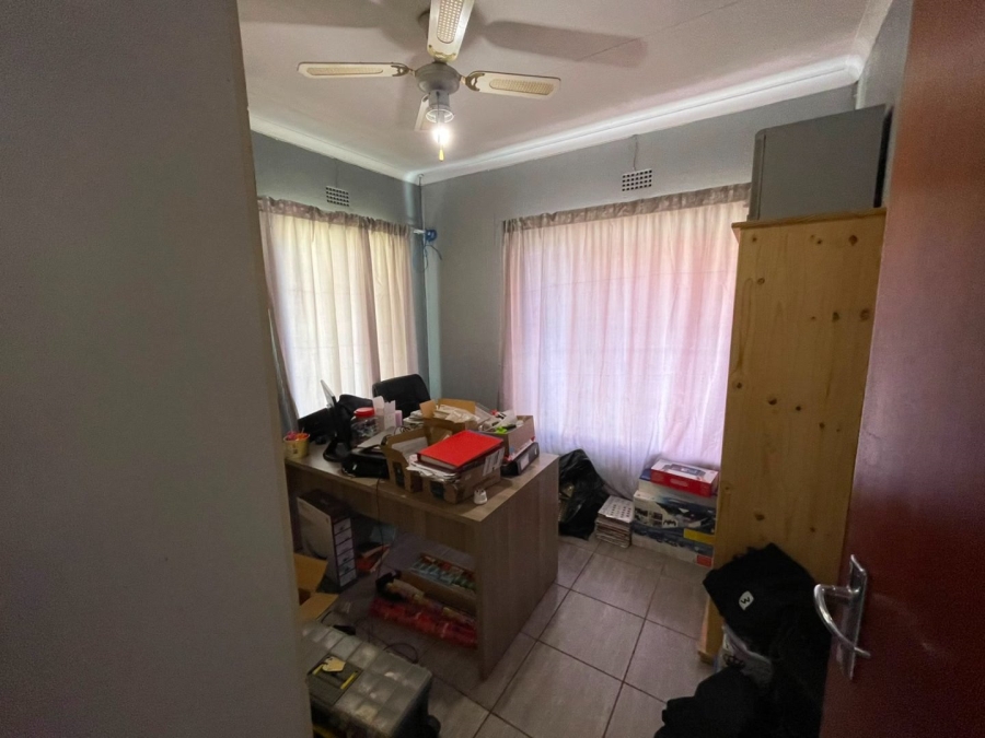 4 Bedroom Property for Sale in Verwoerdpark Gauteng