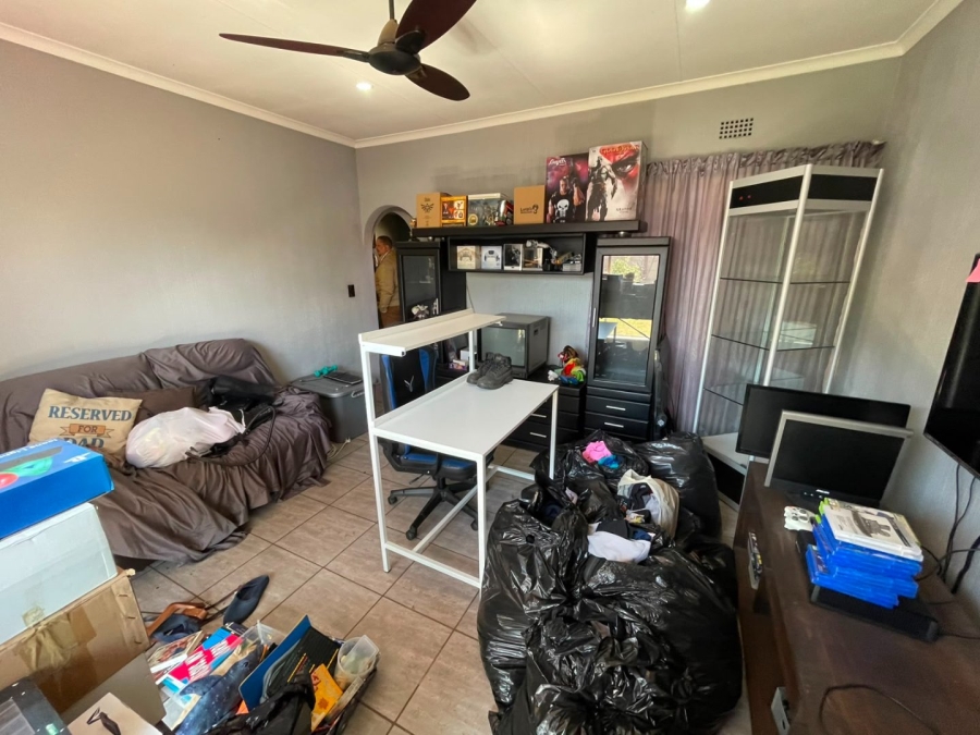 4 Bedroom Property for Sale in Verwoerdpark Gauteng