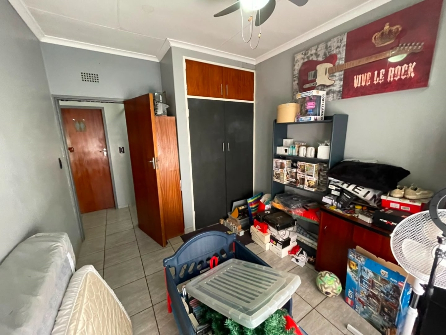 4 Bedroom Property for Sale in Verwoerdpark Gauteng