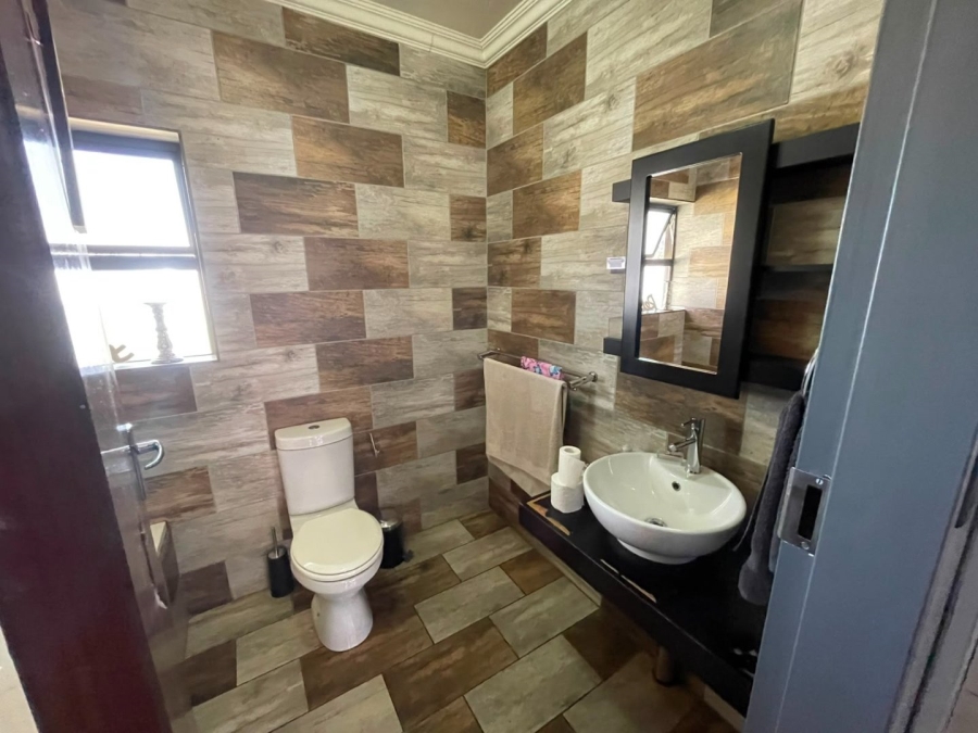 4 Bedroom Property for Sale in Verwoerdpark Gauteng