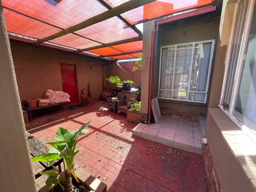 4 Bedroom Property for Sale in Verwoerdpark Gauteng