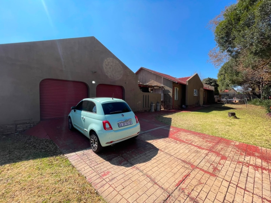 4 Bedroom Property for Sale in Verwoerdpark Gauteng
