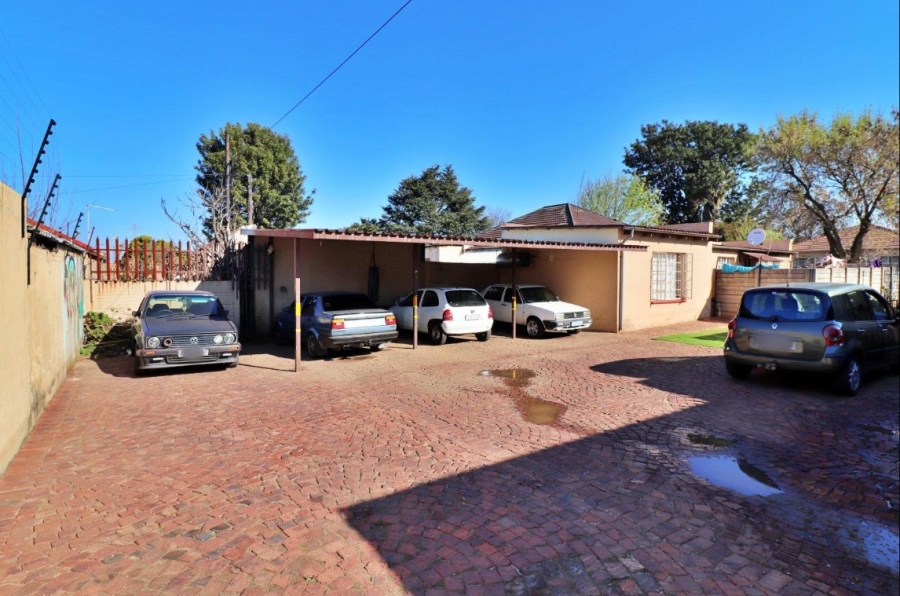 6 Bedroom Property for Sale in Primrose Gauteng
