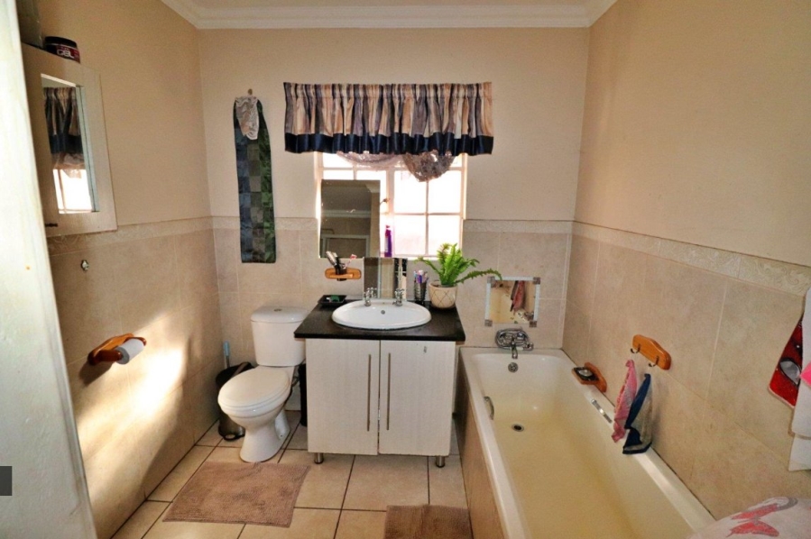 6 Bedroom Property for Sale in Primrose Gauteng