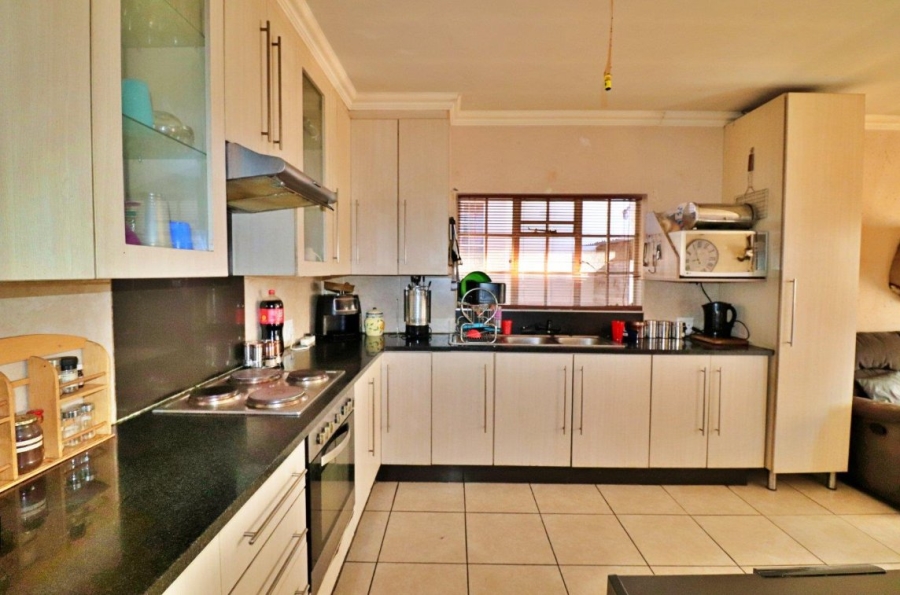 6 Bedroom Property for Sale in Primrose Gauteng