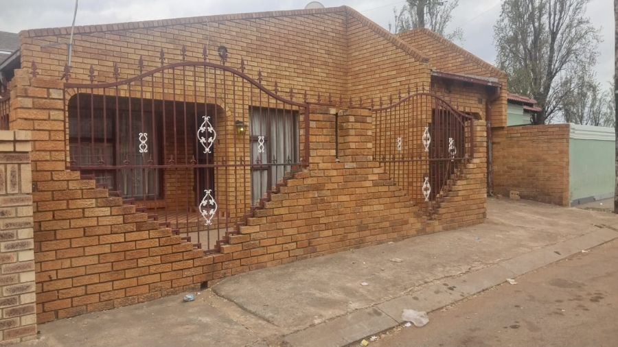 3 Bedroom Property for Sale in Mapetla Gauteng