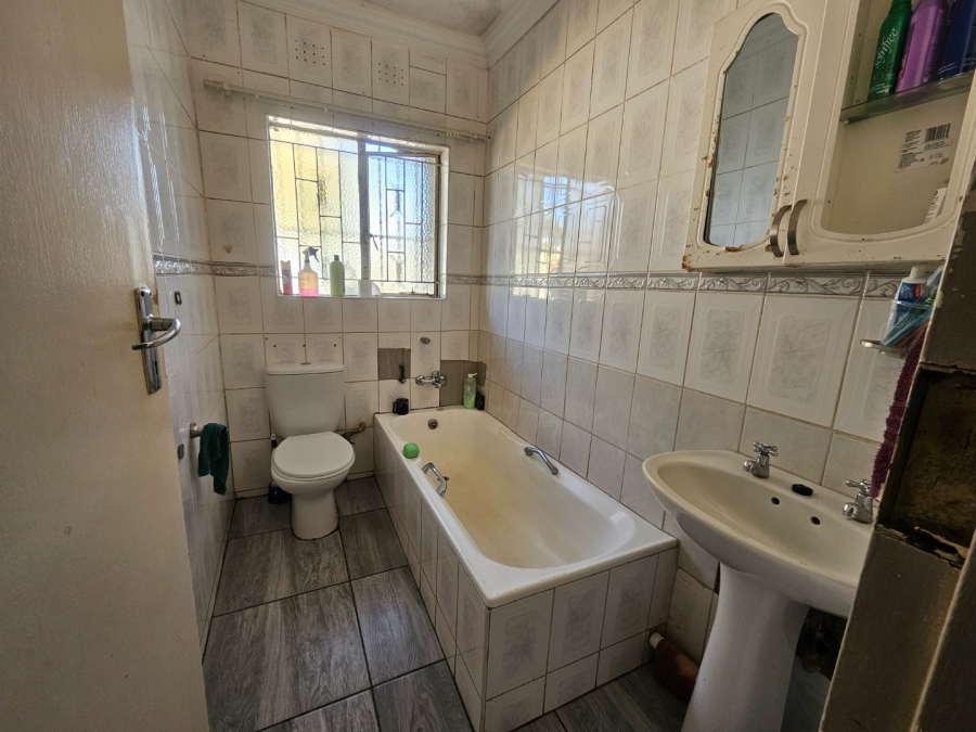 3 Bedroom Property for Sale in Crystal Park Gauteng
