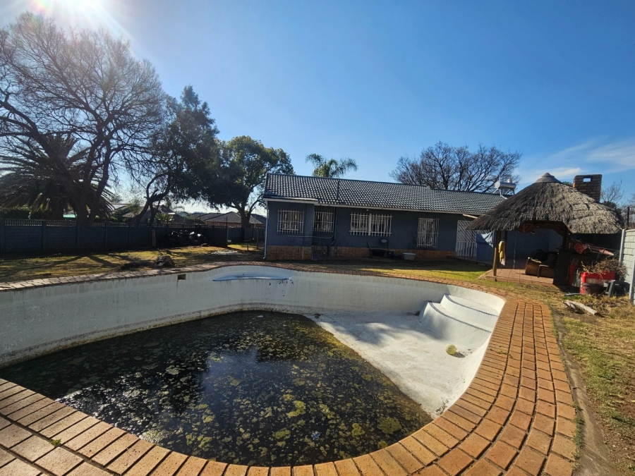 3 Bedroom Property for Sale in Crystal Park Gauteng