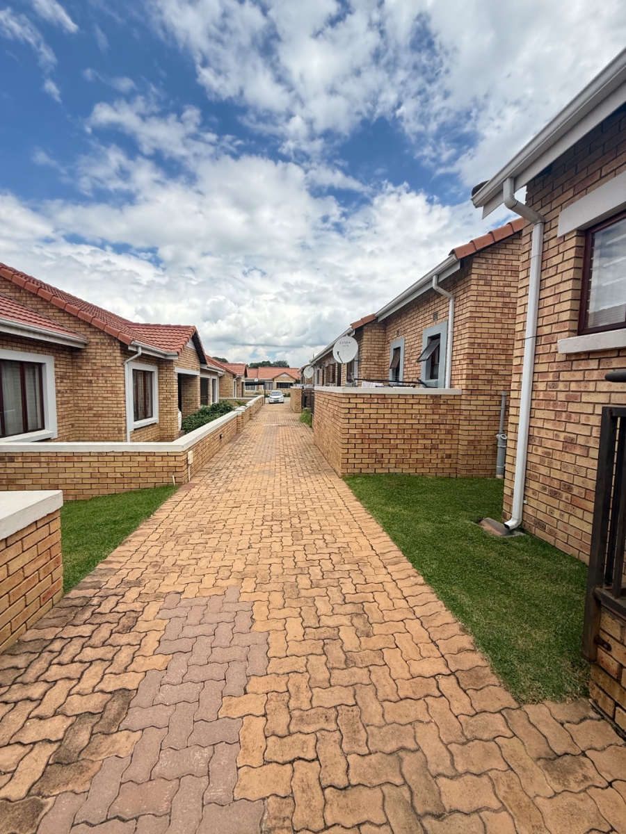 To Let 2 Bedroom Property for Rent in Randpark Ridge Gauteng