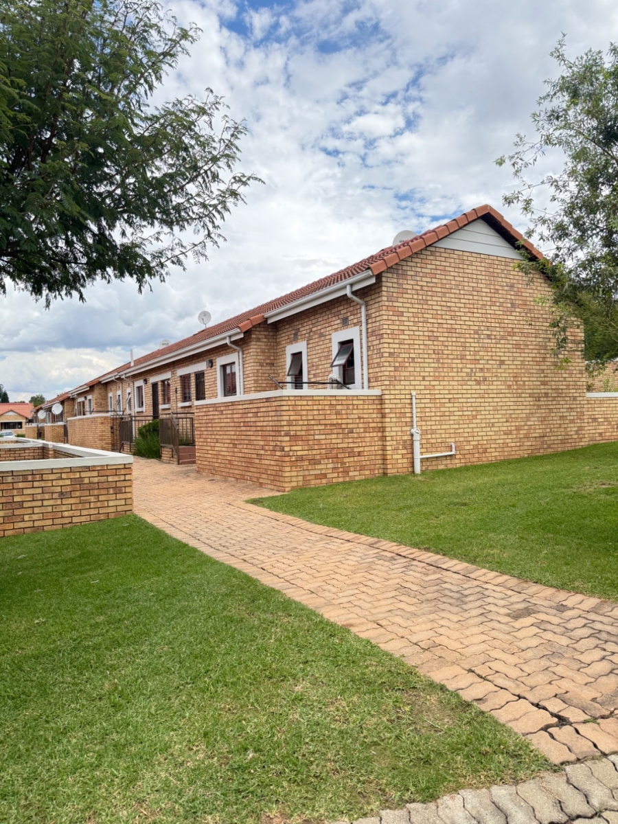 To Let 2 Bedroom Property for Rent in Randpark Ridge Gauteng
