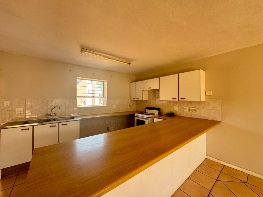 2 Bedroom Property for Sale in Die Hoewes Gauteng