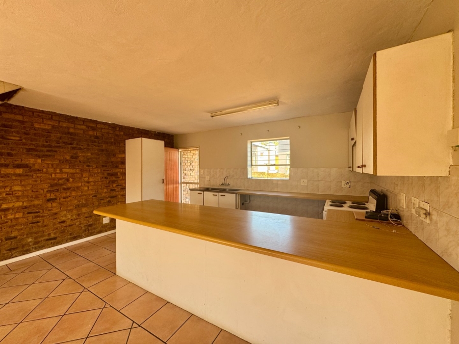2 Bedroom Property for Sale in Die Hoewes Gauteng