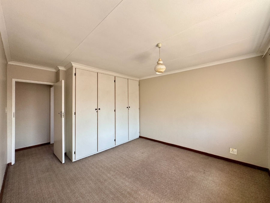 2 Bedroom Property for Sale in Die Hoewes Gauteng