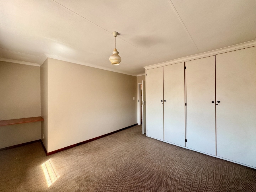 2 Bedroom Property for Sale in Die Hoewes Gauteng
