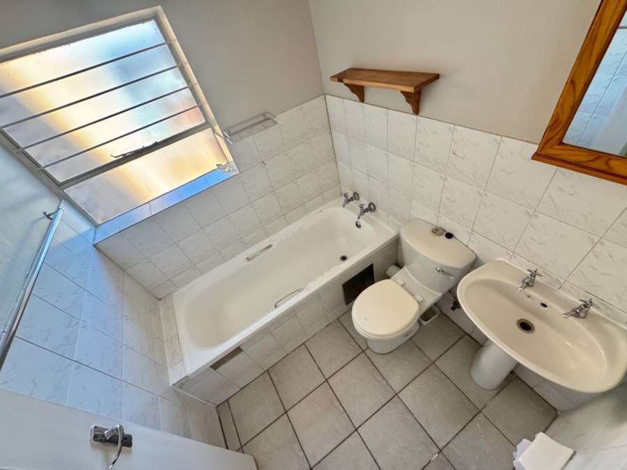 2 Bedroom Property for Sale in Die Hoewes Gauteng