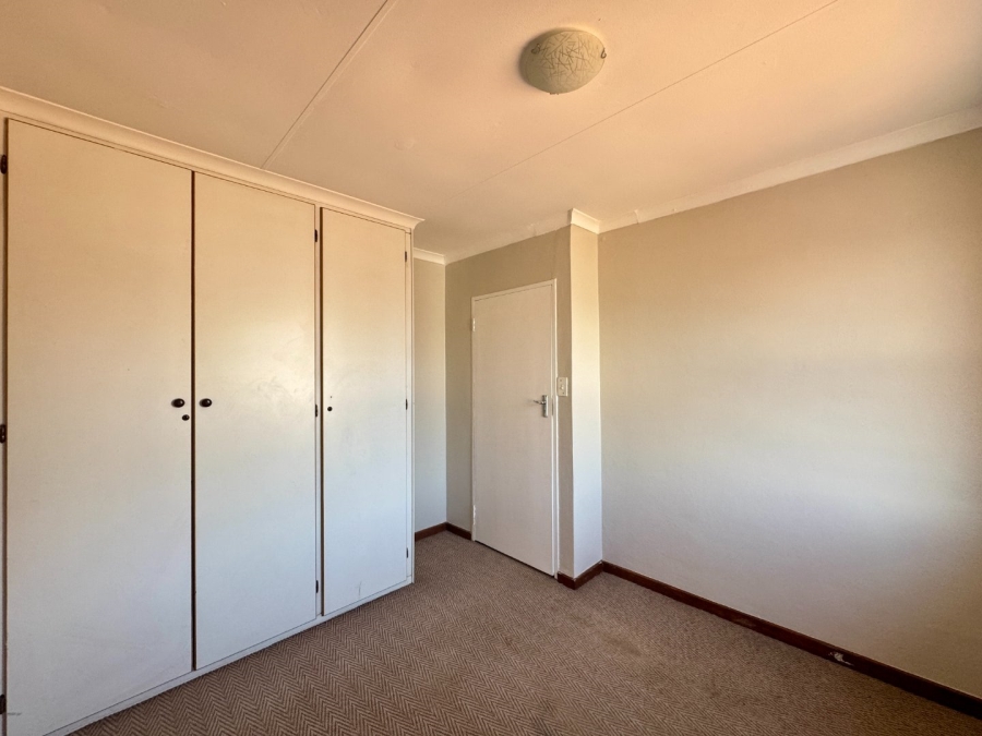 2 Bedroom Property for Sale in Die Hoewes Gauteng