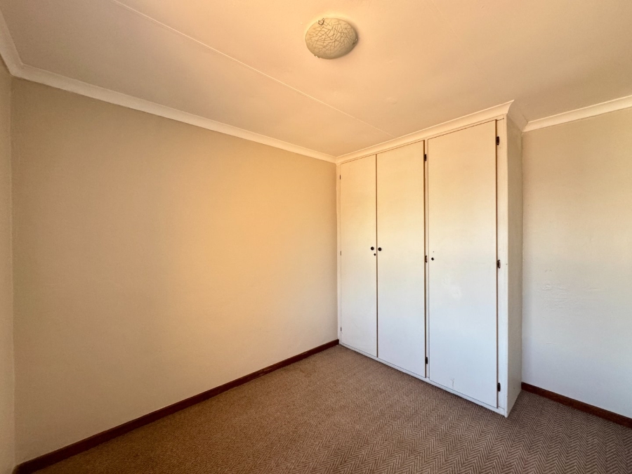 2 Bedroom Property for Sale in Die Hoewes Gauteng