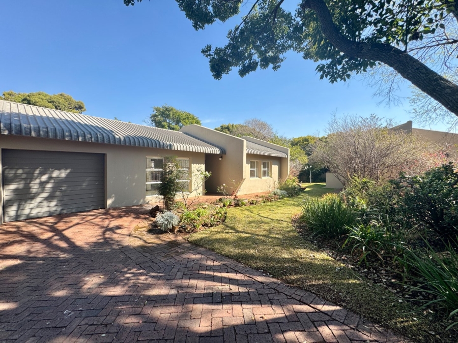 3 Bedroom Property for Sale in Die Hoewes Gauteng