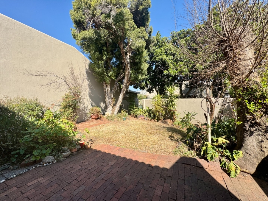 3 Bedroom Property for Sale in Die Hoewes Gauteng