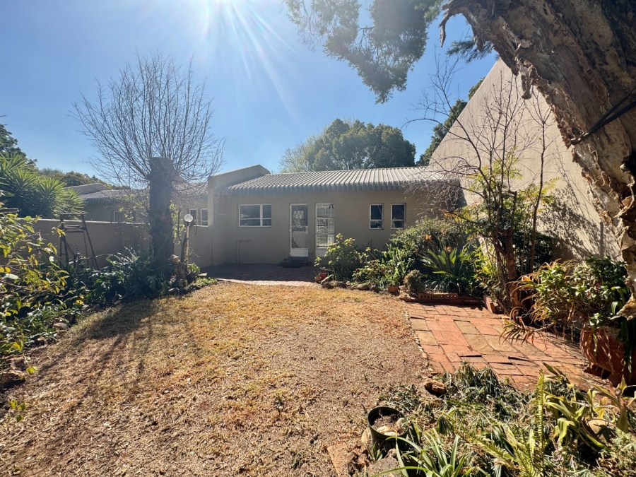 3 Bedroom Property for Sale in Die Hoewes Gauteng