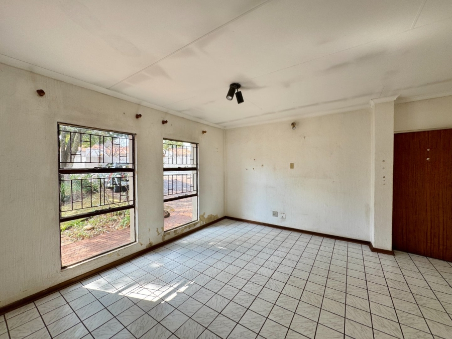 3 Bedroom Property for Sale in Die Hoewes Gauteng