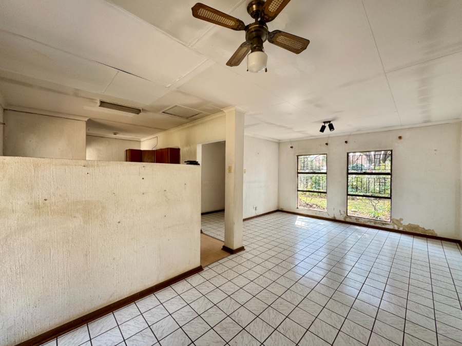 3 Bedroom Property for Sale in Die Hoewes Gauteng