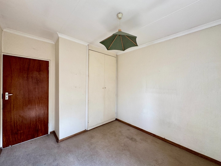 3 Bedroom Property for Sale in Die Hoewes Gauteng