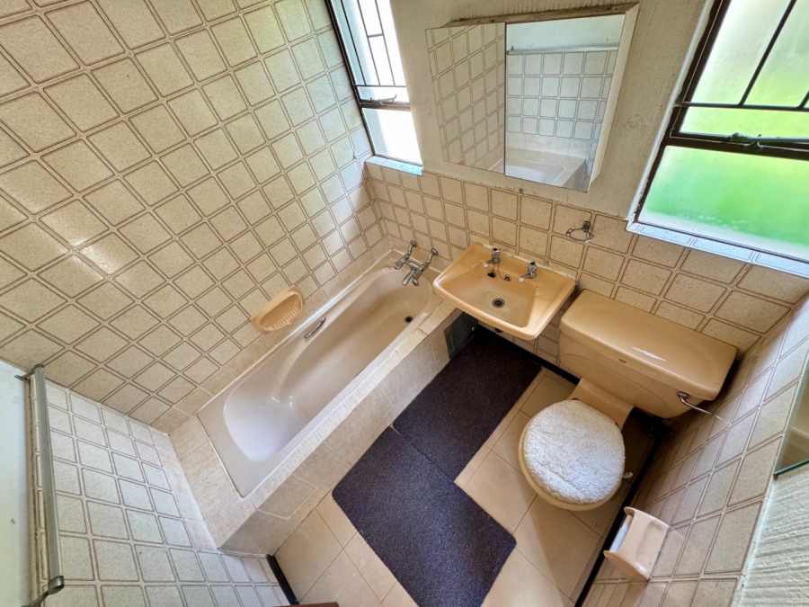 3 Bedroom Property for Sale in Die Hoewes Gauteng