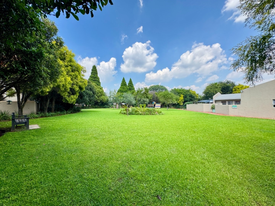3 Bedroom Property for Sale in Die Hoewes Gauteng