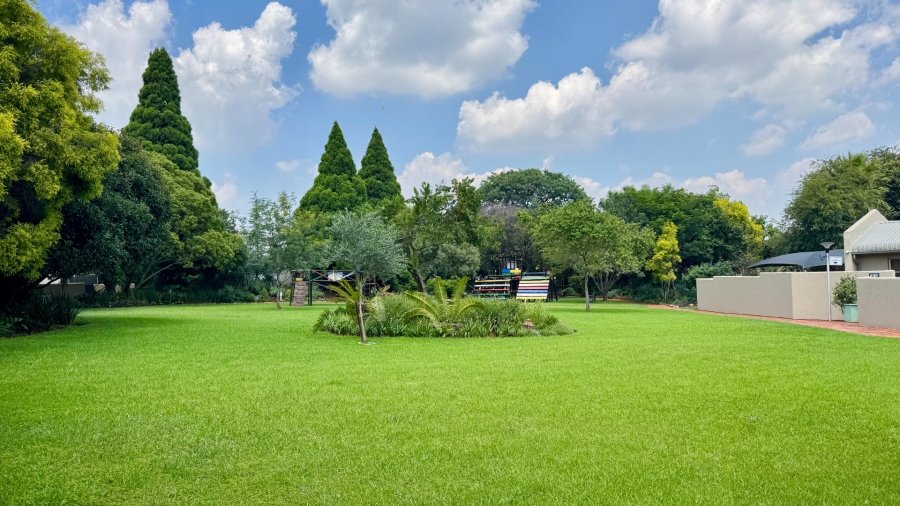 3 Bedroom Property for Sale in Die Hoewes Gauteng