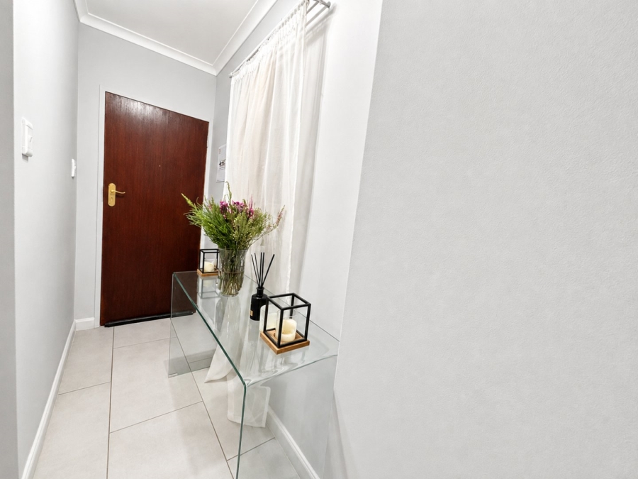 1 Bedroom Property for Sale in Noordwyk Gauteng