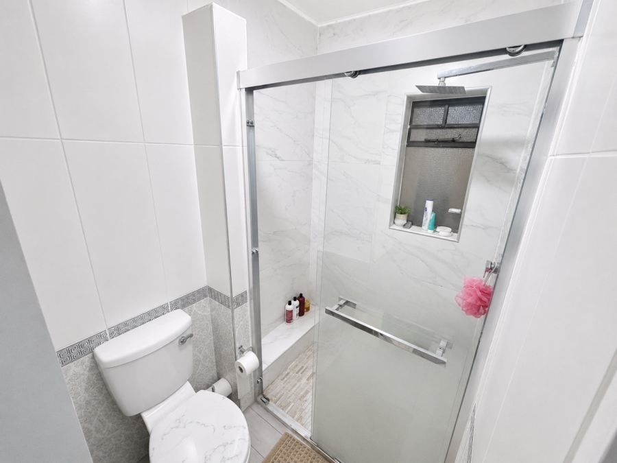 1 Bedroom Property for Sale in Noordwyk Gauteng