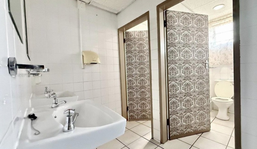 To Let Commercial Property for Rent in Garsfontein Gauteng