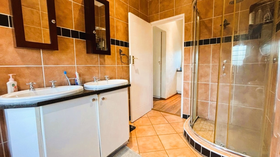 3 Bedroom Property for Sale in Eco Park Gauteng