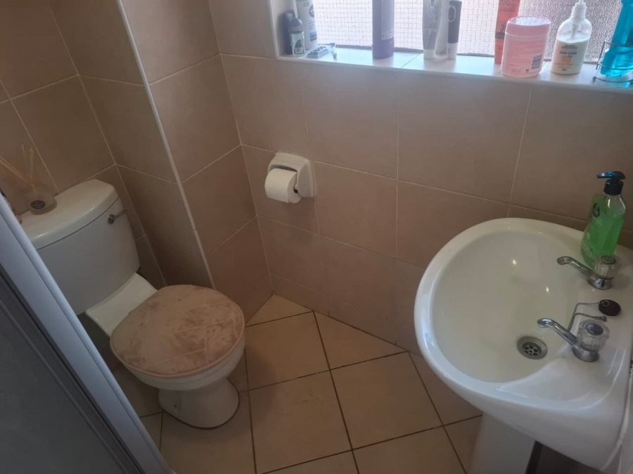 To Let 1 Bedroom Property for Rent in Karenpark Gauteng