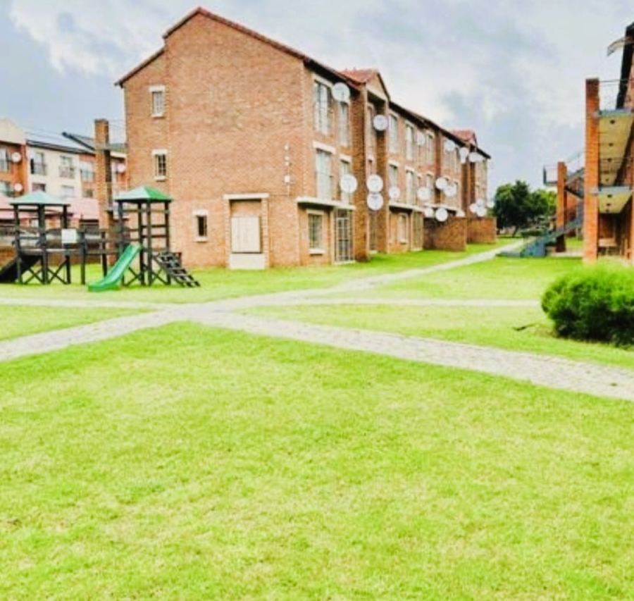 To Let 1 Bedroom Property for Rent in Karenpark Gauteng