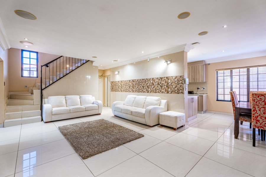 4 Bedroom Property for Sale in Lonehill Gauteng
