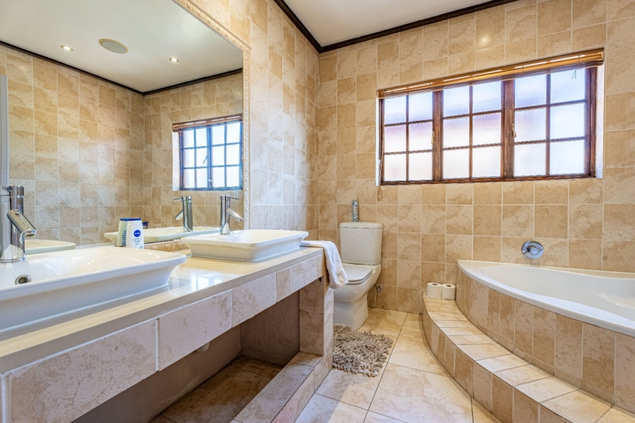 4 Bedroom Property for Sale in Lonehill Gauteng