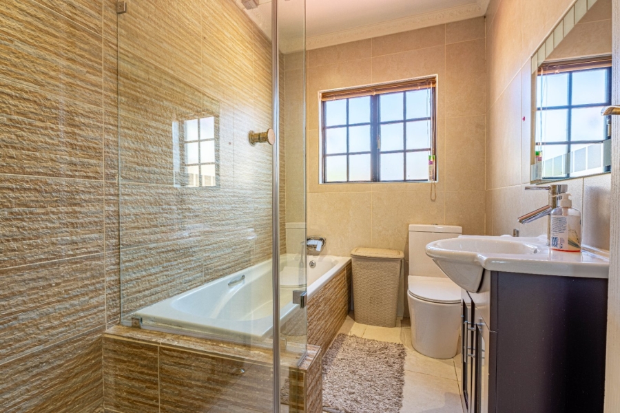 4 Bedroom Property for Sale in Lonehill Gauteng