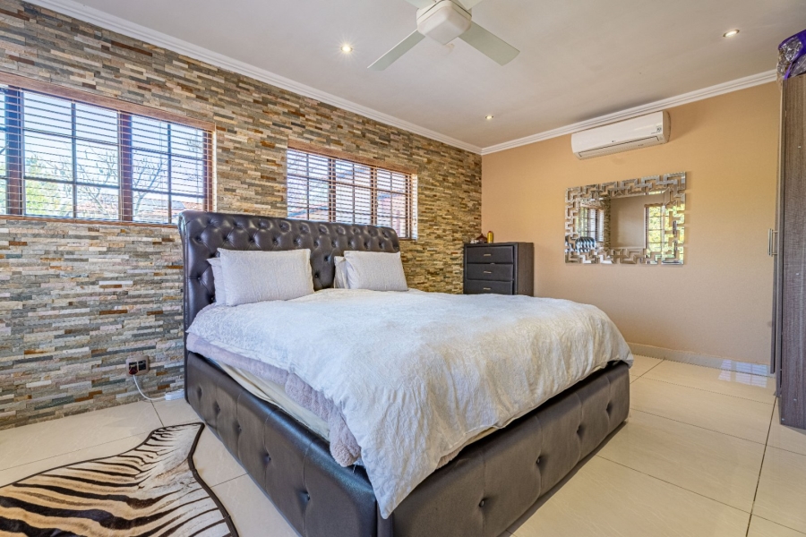 4 Bedroom Property for Sale in Lonehill Gauteng
