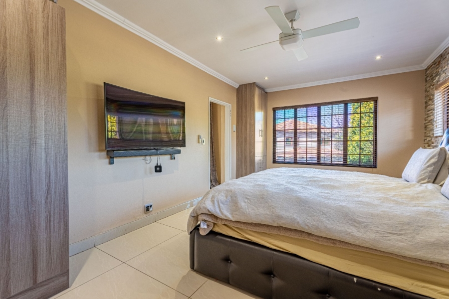 4 Bedroom Property for Sale in Lonehill Gauteng