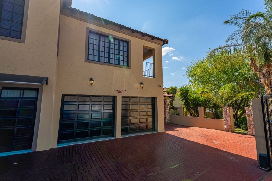 4 Bedroom Property for Sale in Lonehill Gauteng