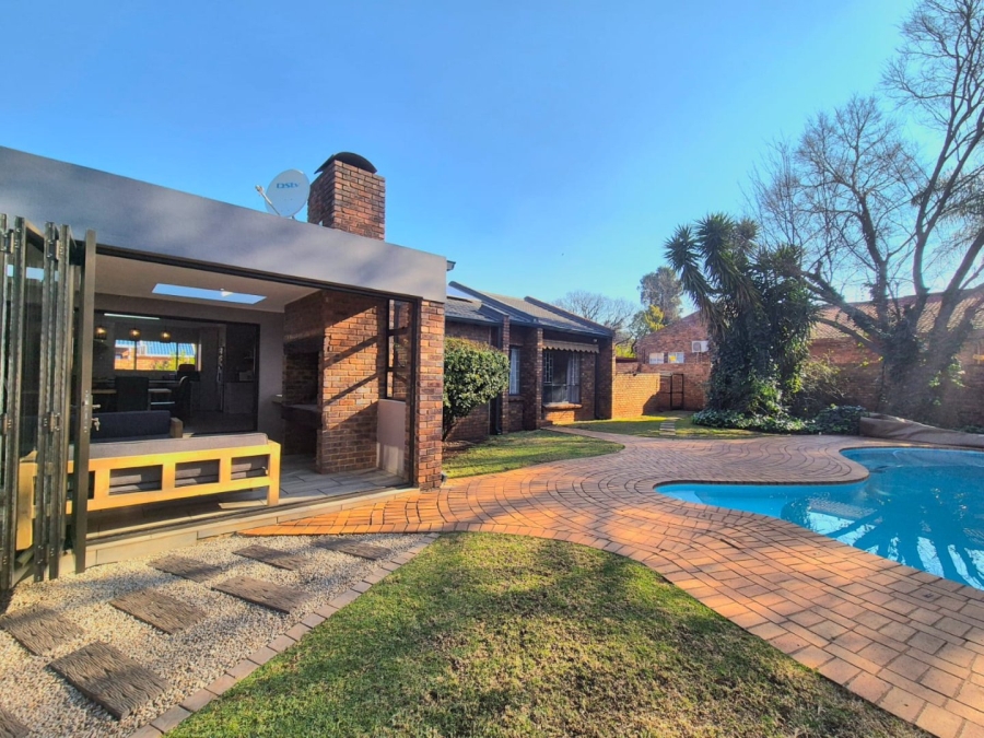 4 Bedroom Property for Sale in Eldoraigne Gauteng