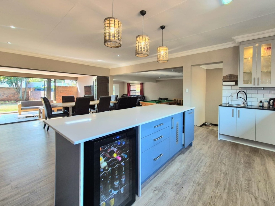4 Bedroom Property for Sale in Eldoraigne Gauteng