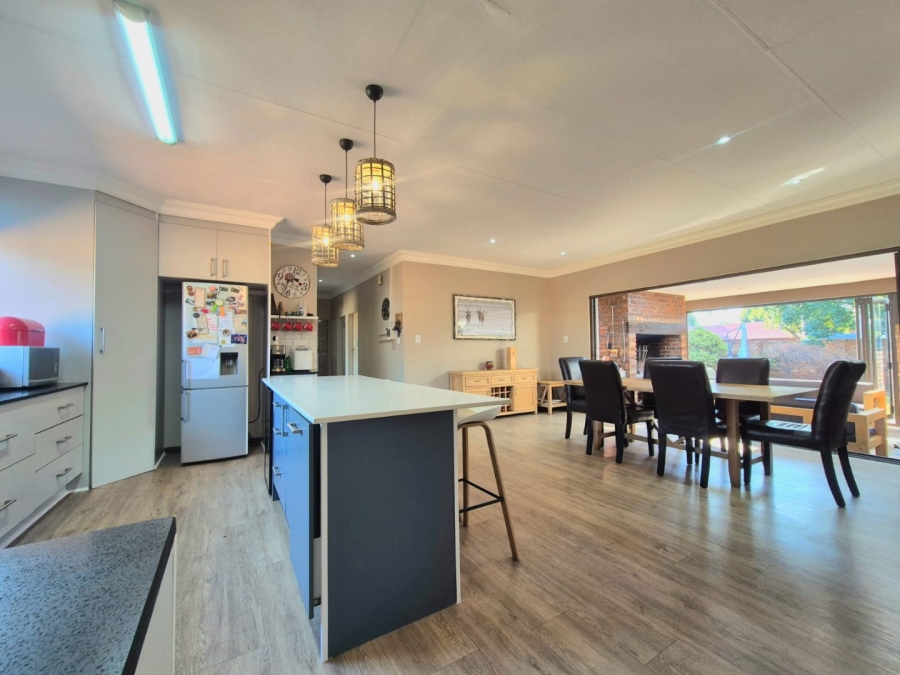 4 Bedroom Property for Sale in Eldoraigne Gauteng