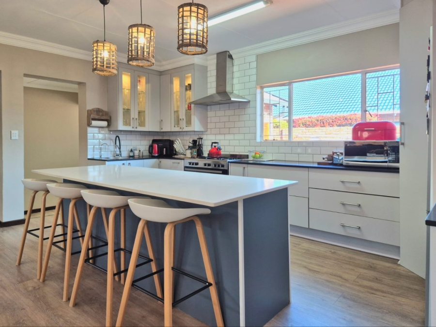 4 Bedroom Property for Sale in Eldoraigne Gauteng