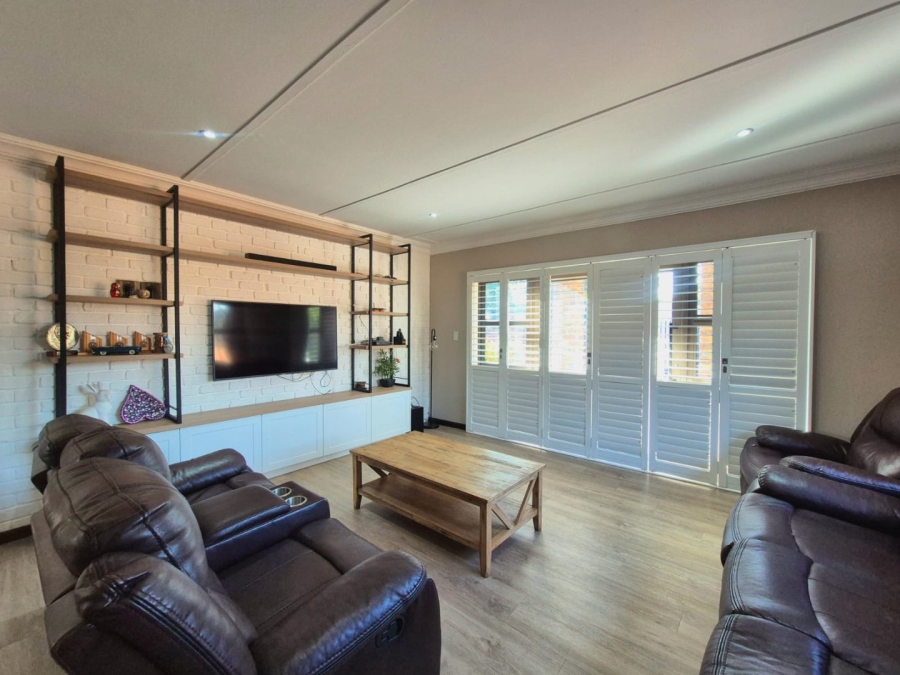 4 Bedroom Property for Sale in Eldoraigne Gauteng