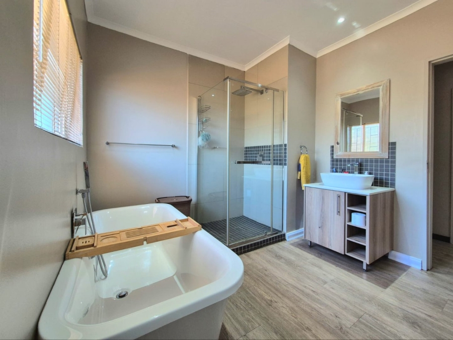 4 Bedroom Property for Sale in Eldoraigne Gauteng